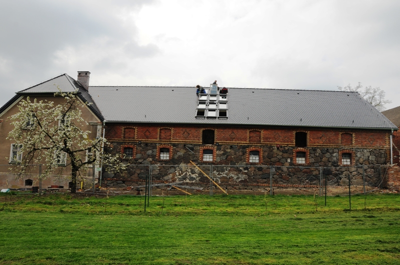 Stary folwark – wymiana pokrycia dachowego i wzmocnienie więźby
